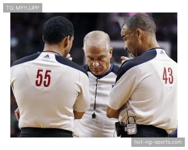 裁判协商判罚流程是什么规则？解析NBA与FIBA的判罚标准差异